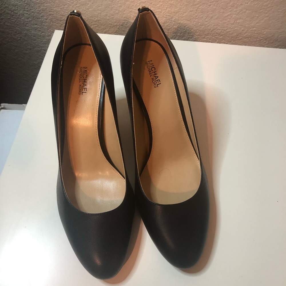 Micheal Kors Black Leather Almond Toe Pumps